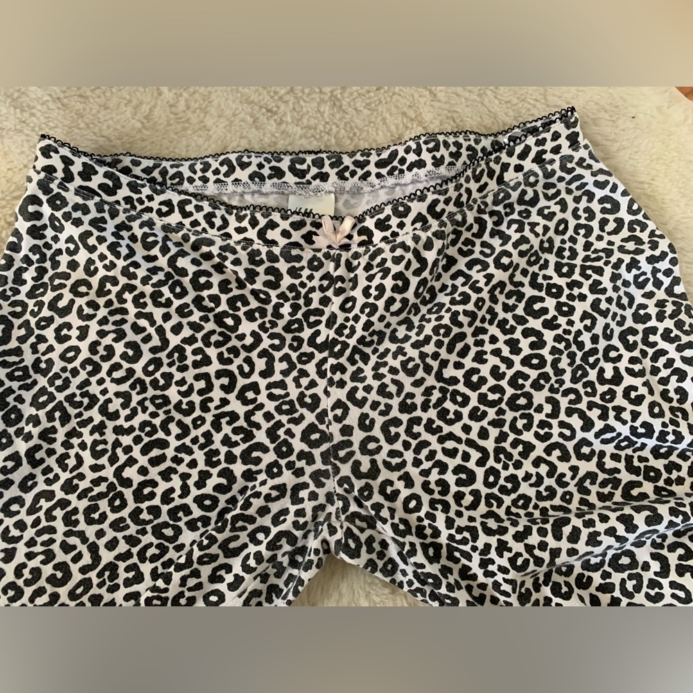 Women’s Pj Set - Picture 4 of 5